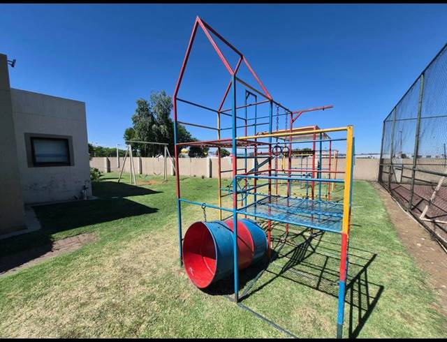 2 BEDROOM TOWNHOUSE FOR SALE IN RACEVIEW